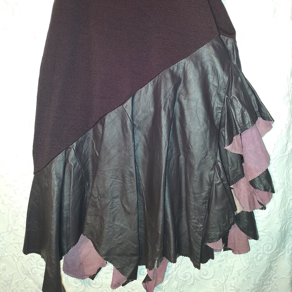 WOMEN'S 2X "DONNA LEPURE" RAISIN/GRAPE COLORED FABRIC & LEATHER DIAGONAL SKIRT